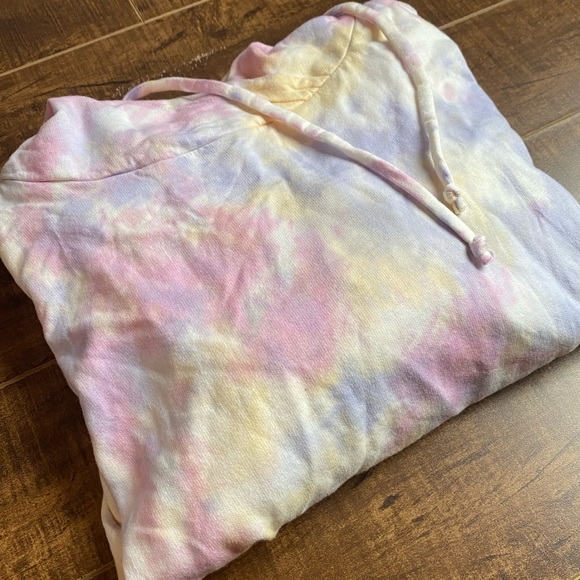 SOLD-Brand new sweatshirt tie dye - Picture 5 of 7